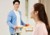 Một lần đến nhà chị gái, chứng kiến hành động trong phòng tắm của anh rể mà tôi sững sờ, chuyển từ ghét sang quý mến anh