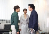 Bố bạn trai từng cấm tôi đến nhà, vậy mà giờ lại hối thúc cưới gấp, đến khi ngửi thấy mùi thuốc nam thơm lừng, tôi mới vỡ lẽ