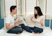 Sáng sớm, chồng ném sổ tiết kiệm vào người tôi kèm theo câu rít gào nặng nề: Số tiền bán đất bố mẹ cho khiến gia đình khủng hoảng