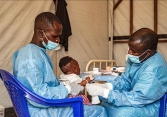 Hàng trăm ngàn trẻ em châu Phi tử vong hằng năm do thiếu vaccine