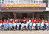 Chi hội Nhà báo Văn phòng đại diện, phóng viên thường trú tại Khánh Hòa và món quà tiếp sức ý nghĩa cho học sinh nghèo vượt khó người Raglay