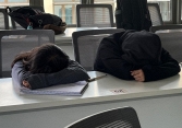 Gần 50% học sinh trung học ở quốc gia này ngủ chưa đủ 6 tiếng mỗi ngày