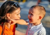 Cha mẹ mắc phải sai lầm đơn giản này sẽ nuôi dạy “những đứa trẻ yếu đuối”