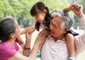 Ông bà nói một câu, cha mẹ lo cả ngày: Khi những lời khuyên trở thành gánh nặng