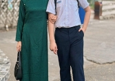 Lê Phương khoe ảnh đưa con trở lại trường, dân tình 'soi' học phí nơi cậu cả đang theo học mà 'ngã ngửa' 