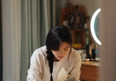 Con gái đến gói mì còn chẳng có mà ăn nhưng cứ hễ làm ra được đồng nào là bị bòn rút hết đồng ấy