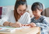 So sánh 1 vấn đề tiêu cực của TRƯỜNG CÔNG và TRƯỜNG TƯ, bà mẹ Hà Nội nhận 'gạch đá': Đừng phiến diện nữa!