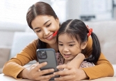 Một người mẹ nếu đủ khôn ngoan sẽ không đăng 5 điều này về con lên mạng xã hội, kẻo con chịu thiệt thòi lớn