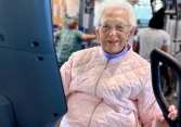 Người phụ nữ 100 tuổi gây sốt vì bài tập thể dục tại phòng gym tiết lộ bí quyết khỏe mạnh, đủ sức đến phòng tập 3 lần/tuần