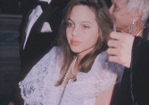 Nhan sắc 'ngọc nữ' Holloywood từ năm 11 tuổi của Angelina Jolie