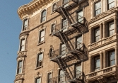 Câu chuyện phía sau những chiếc cầu thang thoát hiểm - biểu tượng nổi tiếng của New York