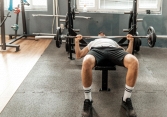 Bị thanh tạ nặng 60kg đè lên cổ, vận động viên chuyên nghiệp chết trong phòng ngủ