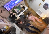 Cô gái sống trong căn nhà 5m2 giá thuê gần 16 triệu: Cảm thấy ngột ngạt nhưng không đủ tiền chuyển đi 