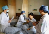 Lỡ cơ hội điều trị ung thư ruột, chàng trai hối hận vì bỏ qua 3 dấu hiệu khi đi vệ sinh