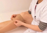Loại quần được nhiều người thích mặc vào mùa lạnh có thể làm biến dạng bàn chân, bác sĩ cảnh báo