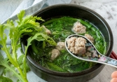 Đừng chỉ ăn gan heo, đây là loại rau dân dã được mệnh danh “vua chất sắt” bán đầy chợ Việt