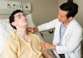 Nam sinh người Mỹ ở TP.HCM gặp tai nạn khi đạp xe đến trường, nhập viện trong tình trạng mất máu nghiêm trọng