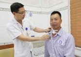 Vô tình đi khám, người đàn ông phát hiện một vật 'trú ngụ' ở cổ cả chục năm không hay biết