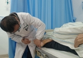 Người đàn ông 37 tuổi suýt phải cắt bỏ chân vì một thói quen hàng ngày của nhiều nam giới