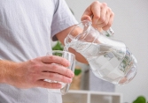 Uống nước theo cách này 1 năm, nam sinh 16 tuổi phát hiện mắc ung thư não