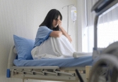 Cô gái đột nhiên nổi loạn, trộm cắp và hẹn hò nhiều người cùng lúc, đi khám không ngờ lộ ra 1 bệnh