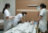 Sốc: Bé gái 10 tuổi thử thai dương tính, bác sĩ nhắc nhở bố mẹ bé gái thường xuyên làm 1 việc