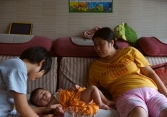 Phụ nữ Trung Quốc chật vật đòi quyền lợi khi mang thai