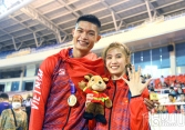 HCV SEA Games cầu hôn bạn gái ngay sau chiến thắng:  Đúng người đúng thời điểm