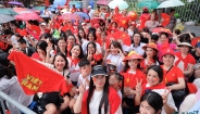 Người dân nô nức xếp hàng từ trưa chờ xem sơ duyệt diễu binh tối 27/8