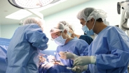 8 giờ nghẹt thở giải thoát nữ bệnh nhân khỏi khối u nền sọ khổng lồ tại “vị  trí cấm kỵ”