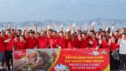 Gần 600 “chiến binh” Vietjet đồng loạt ra quân làm sạch biển Hạ Long