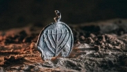 Mặt dây chuyền chì với dấu ấn Do Thái cổ hiếm có được tìm thấy ở Jerusalem