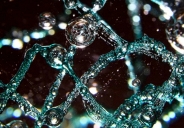 Phát hiện vật chất lai kỳ lạ kết hợp đặc tính của chất lỏng và chất rắn