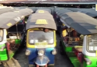 Hàng nghìn chiếc xe tuk tuk 'nằm phủ bụi' do dịch COVID-19