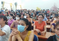 Vụ bữa ăn bán trú kém chất lượng: Hàng trăm phụ huynh Trường Trần Thị Bưởi 'cướp' diễn đàn, tự bầu cử ban đại diện cha mẹ học sinh