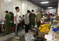 Thêm một 'tổng kho hàng lậu' bán hàng qua mạng bị triệt phá