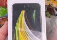 Mua quả táo qua mạng, người đàn ông may mắn nhận được iPhone SE 2