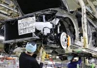 Vì sao giá xe ô tô cao ngất ngưởng?