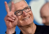 CEO Apple Tim Cook nhận thưởng cổ phiếu gần 750 triệu USD