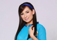 Ca sĩ Phi Nhung mắc COVID-19, vào Bệnh viện Chợ Rẫy cấp cứu