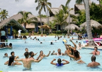 Hai xu hướng ngược ở Caribe: Nửa đón khách đã tiêm vaccine, nửa đón khách chưa tiêm