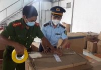 Kho chứa đồ chơi Trung thu nghi hàng Trung Quốc nhập lâu cực lớn bị triệt phá