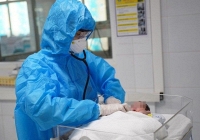 Trẻ dưới 12 tháng tuổi mắc COVID-19 có nguy cơ cao diễn tiến nặng
