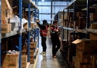 Trung Quốc cảnh báo COVID-19 lây lan qua hàng hoá trong dịp mua sắm lớn nhất năm