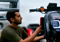Giá xăng tăng kỷ lục, động lực để người tiêu dùng Ấn Độ chuyển sang xe điện