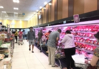 Giá thực phẩm tại chợ truyền thống còn khá cao