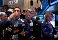 S&P 500 quay đầu giảm sau 3 phiên tăng liên tiếp