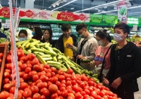 Nhiều siêu thị giảm giá mạnh đến 50%