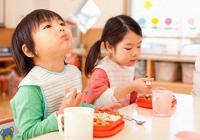 Vì sao ba mẹ nên dạy con biết nói lời cảm ơn và không chê bai đồ ăn?