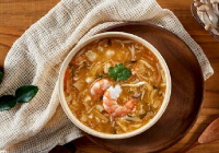 Món ngon mỗi ngày: Súp nấm hải sản chua cay
